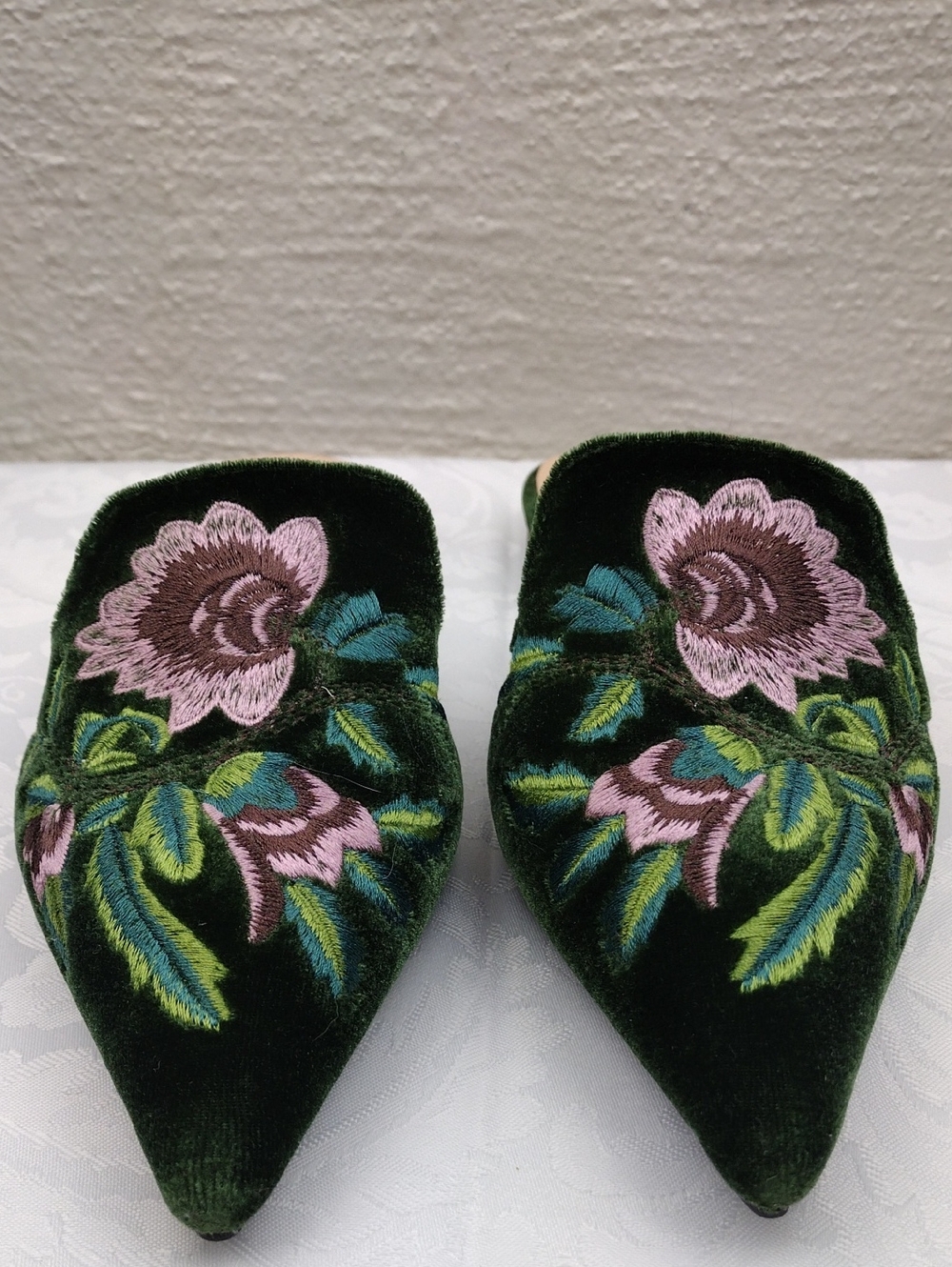 Weiweinvlang Dark Green Floral Embroidered Velvet Point Toe Low Heel Mule Shoe - Picture 2 of 16